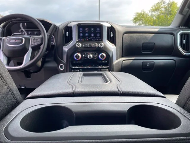 Used 2022 White GMC SLT image 30