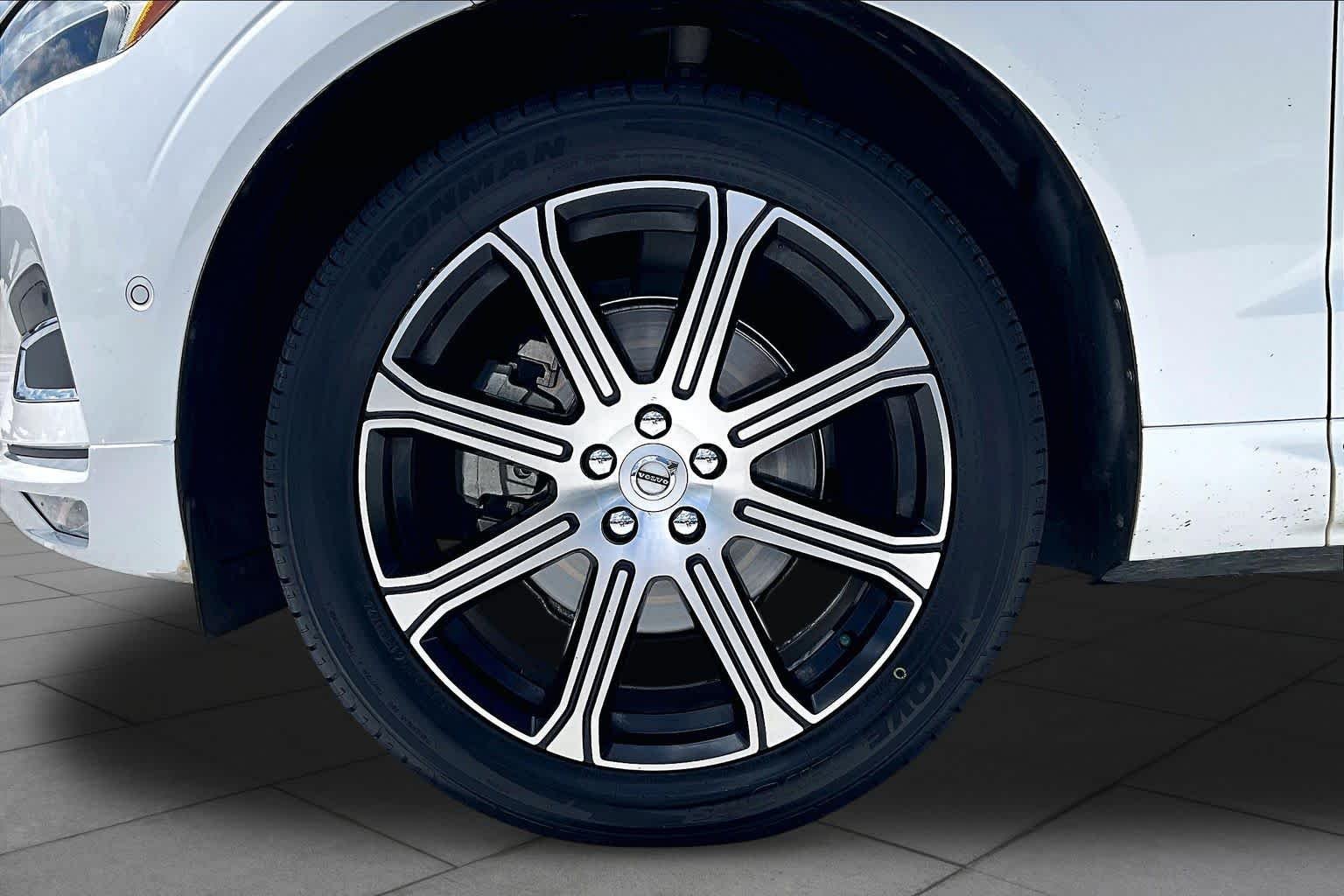 Used 2021 Crystal White Metallic Volvo Inscription image 11