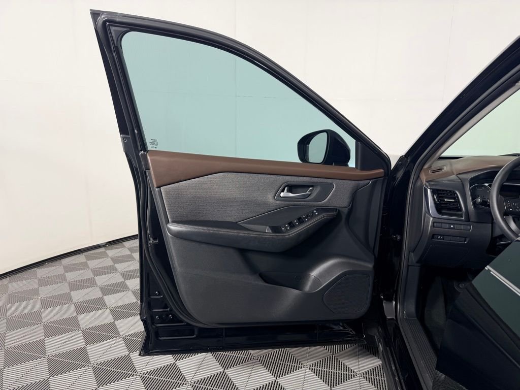 Used 2021 Black Nissan SV image 32
