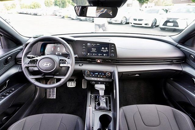 Used 2026 White Hyundai SEL Sport image 16