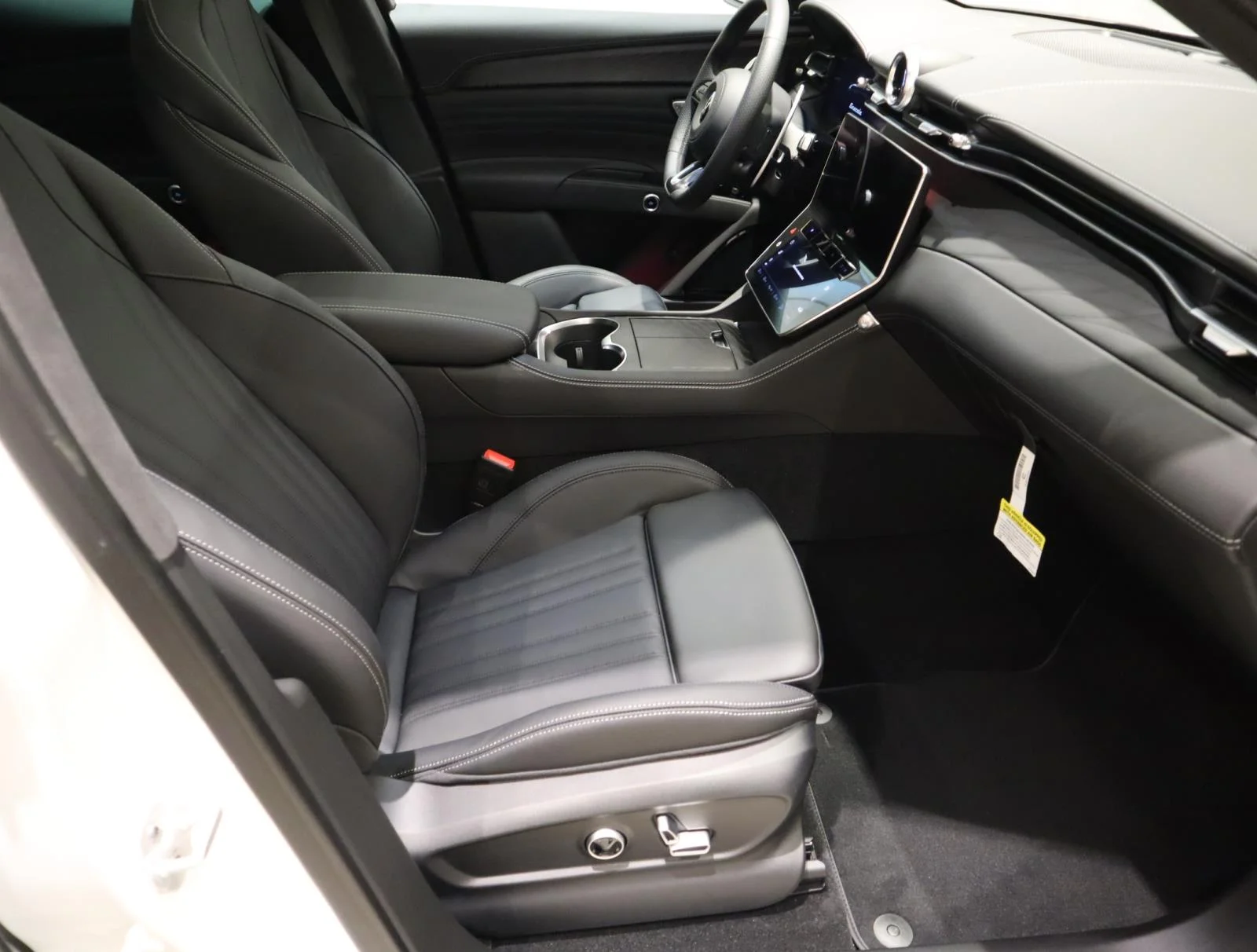 2026 Maserati Grecale Modena V6 - Photo 16