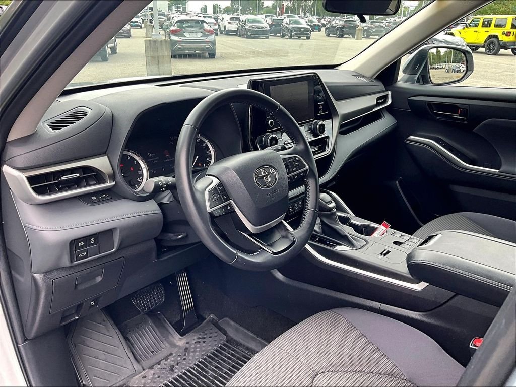 Used 2023 Silver Toyota LE image 8