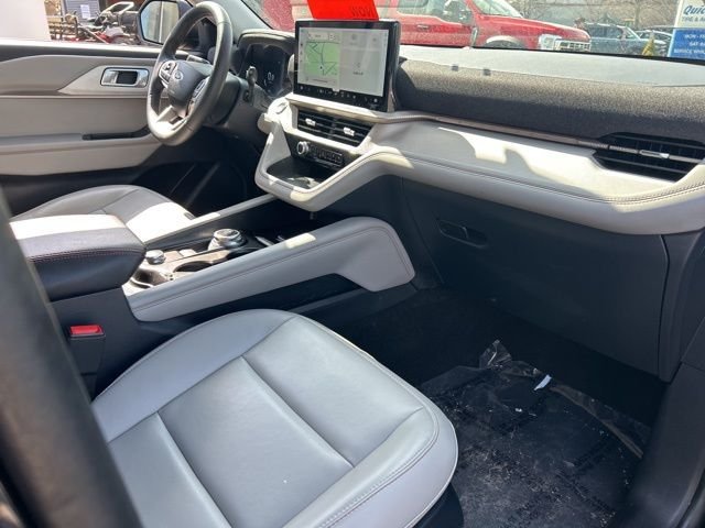 Used 2025 Black Ford Active image 10