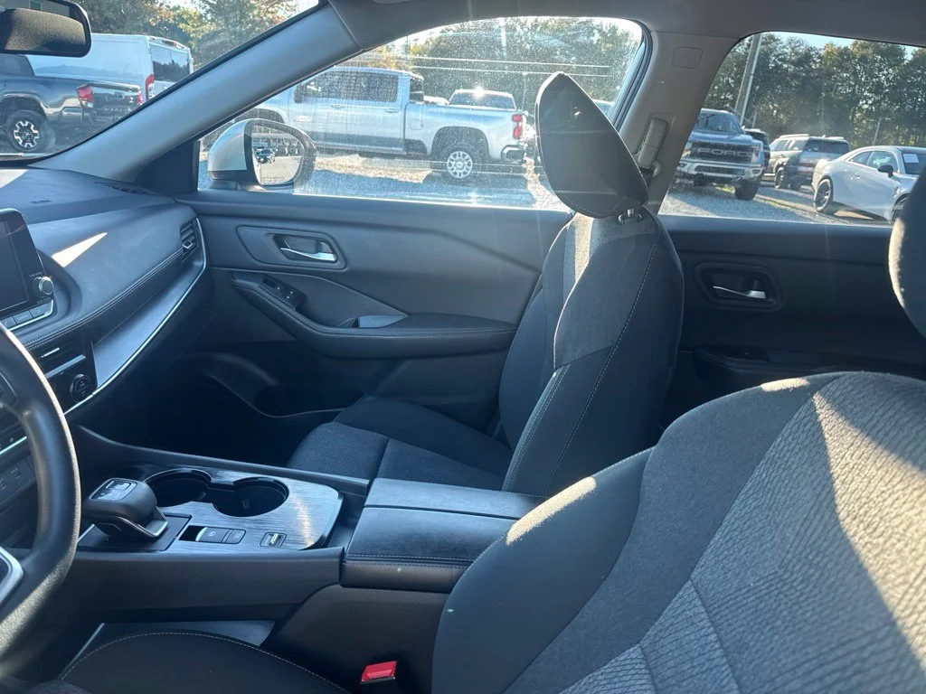 Used 2024 Silver Nissan SV image 4