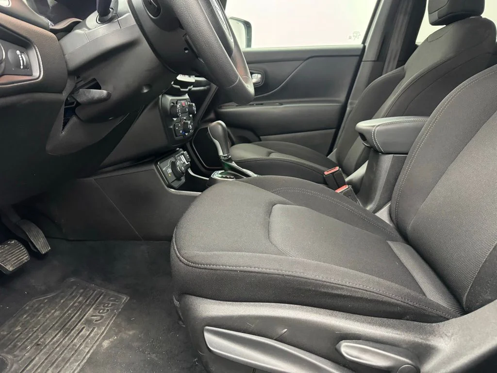 Used 2023 Graphite Gray Jeep Latitude image 15