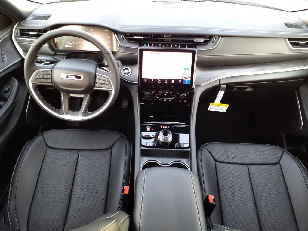 Used 2024 Silver Zynith Jeep  image 30