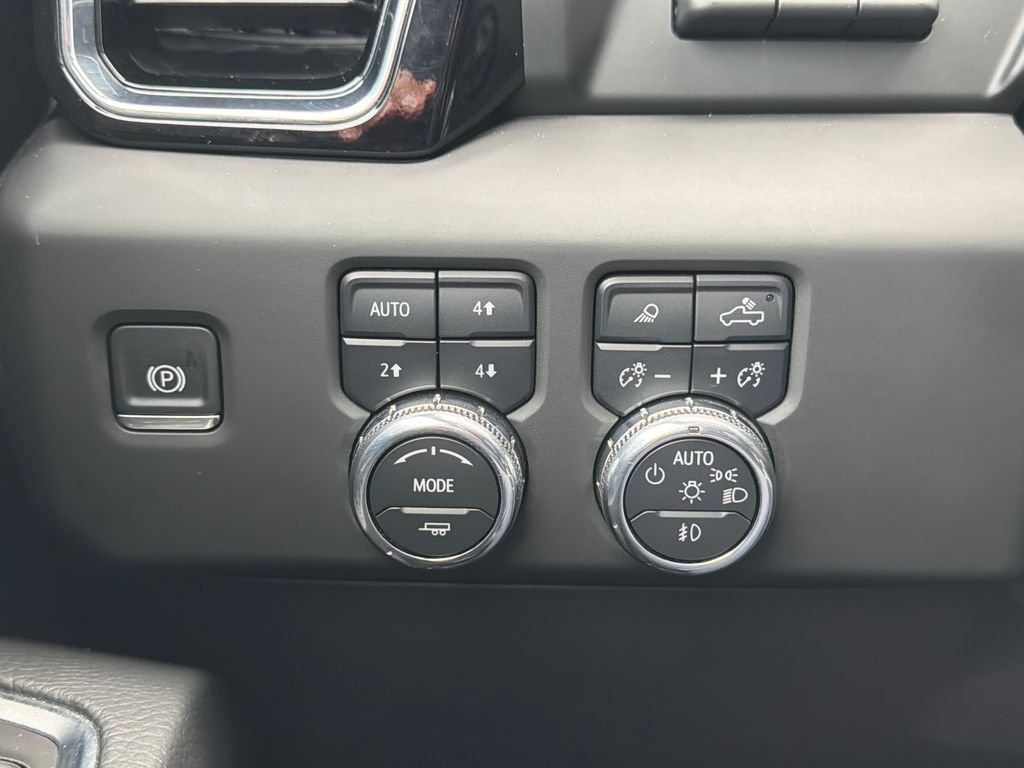 Used 2025 Onyx Black GMC Denali image 21