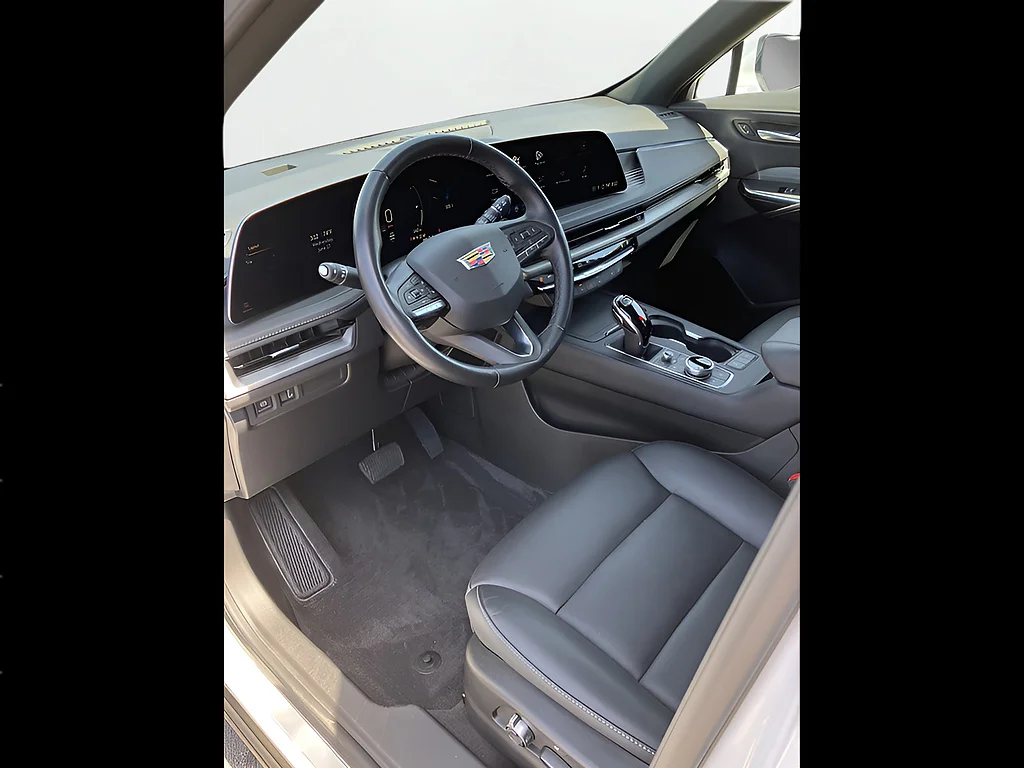 Certified Used 2025 Crystal White Tricoat Cadillac Premium Luxury image 10