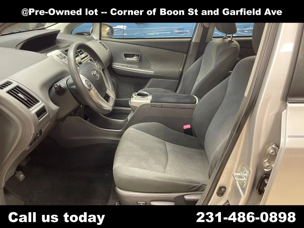 Used 2014 Silver Toyota Three image 14
