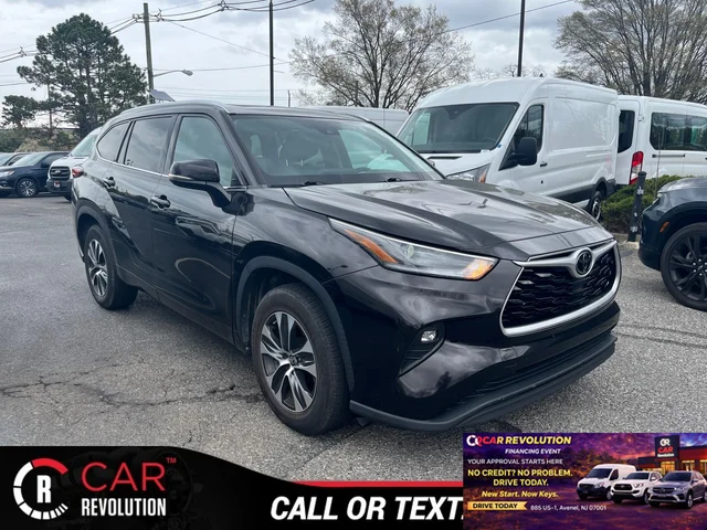 Pre-Owned 2021 Toyota Highlander XLE