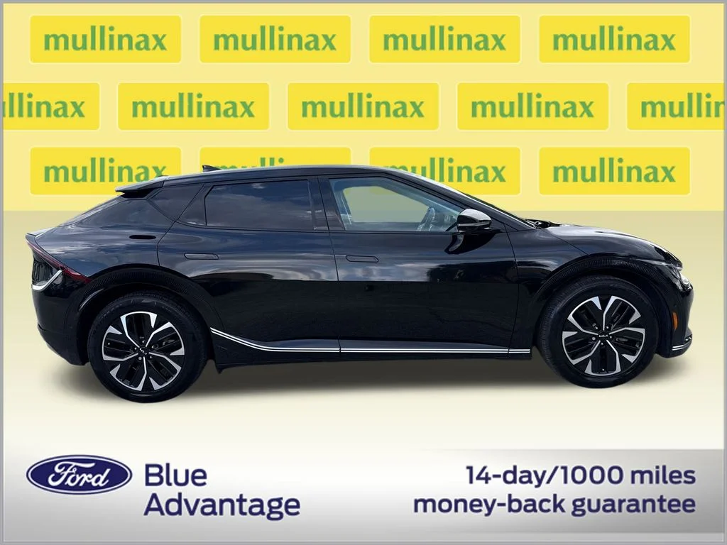 Certified Used 2023 Black Kia Wind image 2