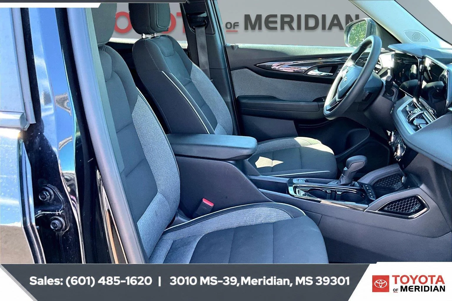 Used 2025 Mosaic Black Metallic Chevrolet LT image 6