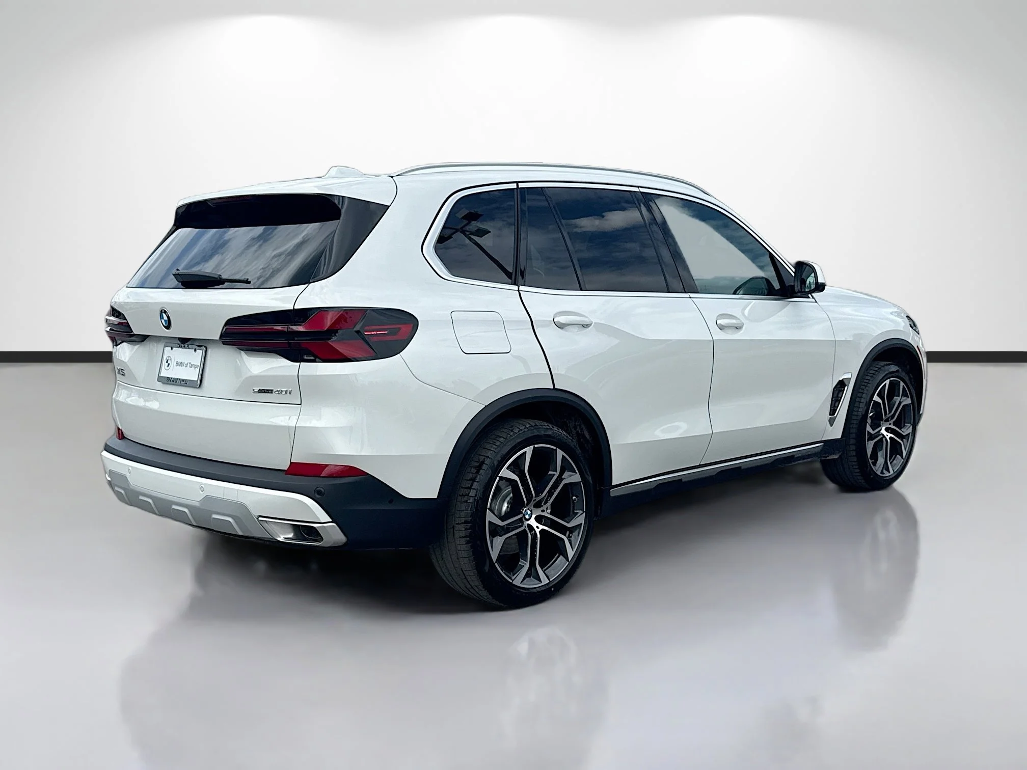 New 2026 Mineral White Metallic BMW sDrive40i image 3