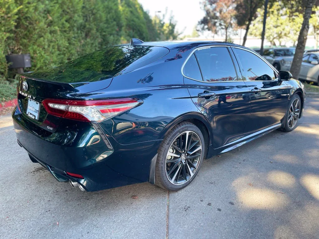 Used 2018 Aqua Toyota XSE V6 image 4