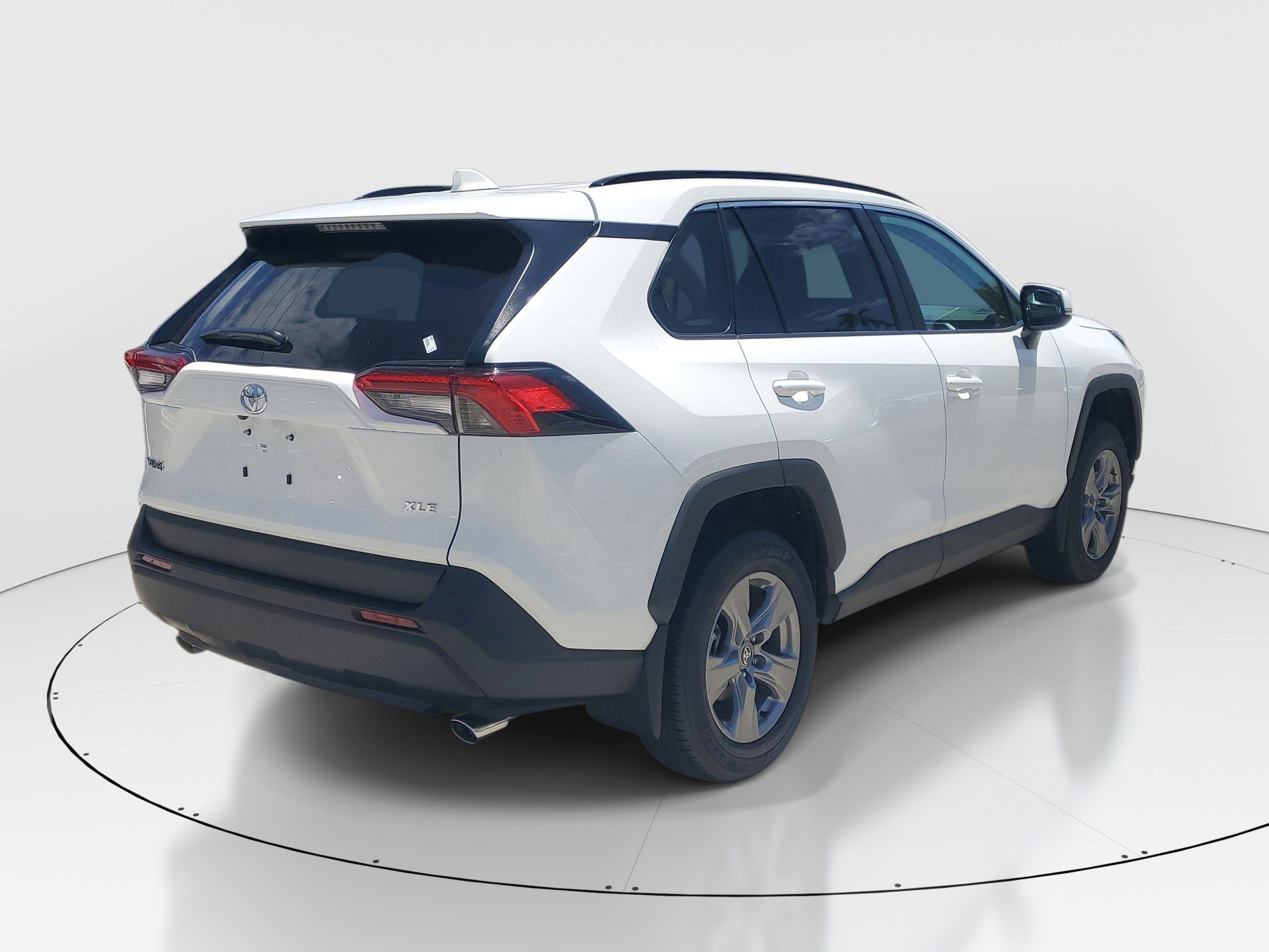 Used 2025 Ice Toyota XLE image 3