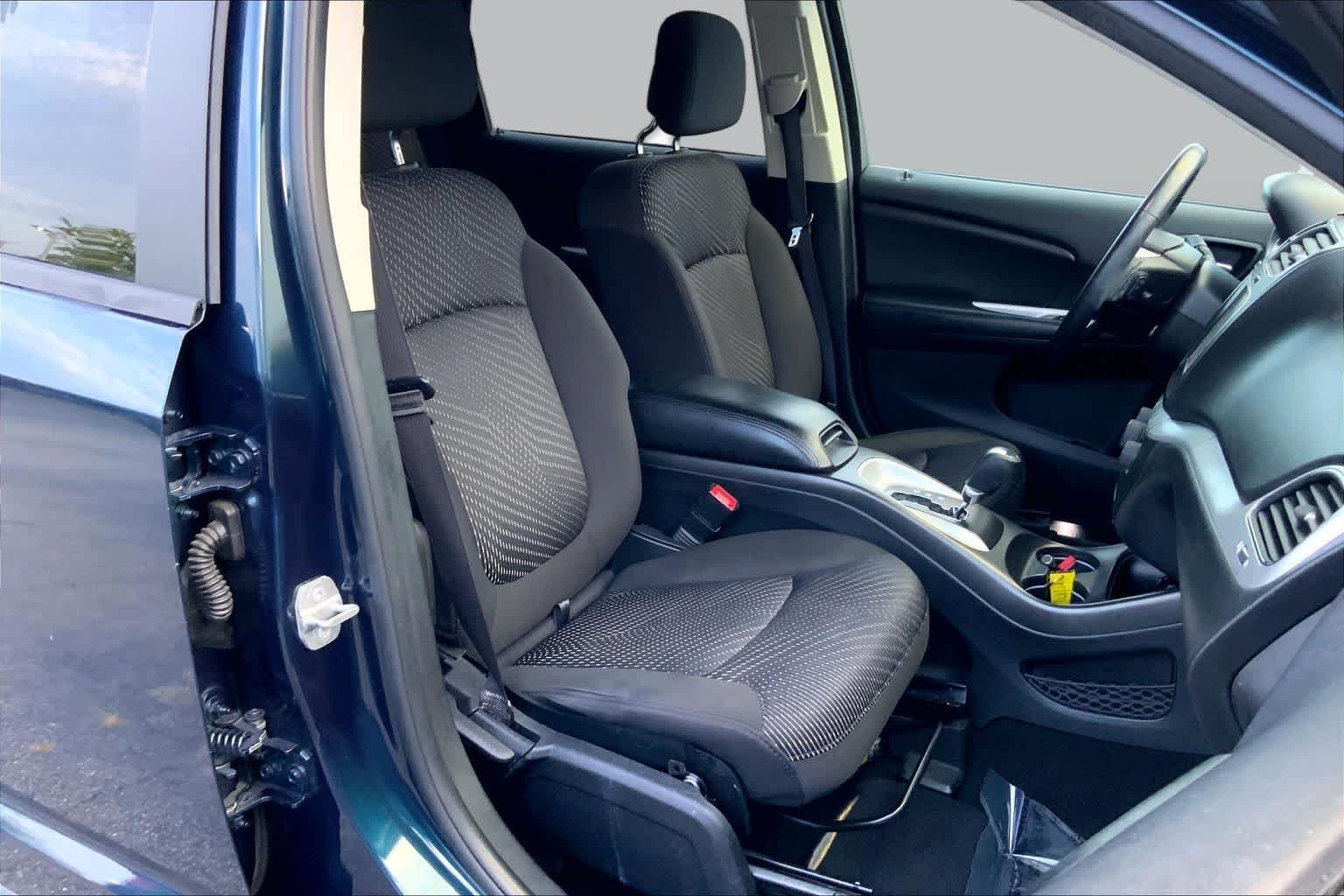 Used 2014 Fathom Blue Pearlcoat Dodge SXT image 8