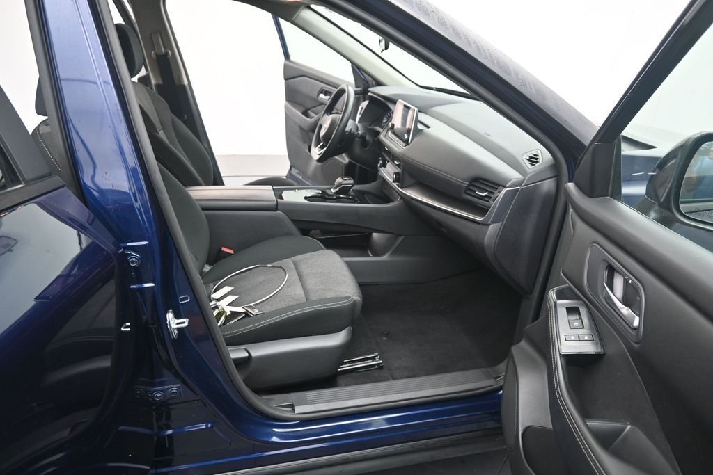 Used 2024 Deep Ocean Blue Nissan SV image 18