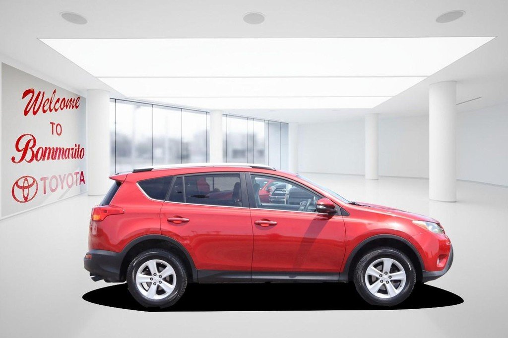Used 2014 Barcelona Red Metallic Toyota FWD 4dr XLE (Natl) image 5
