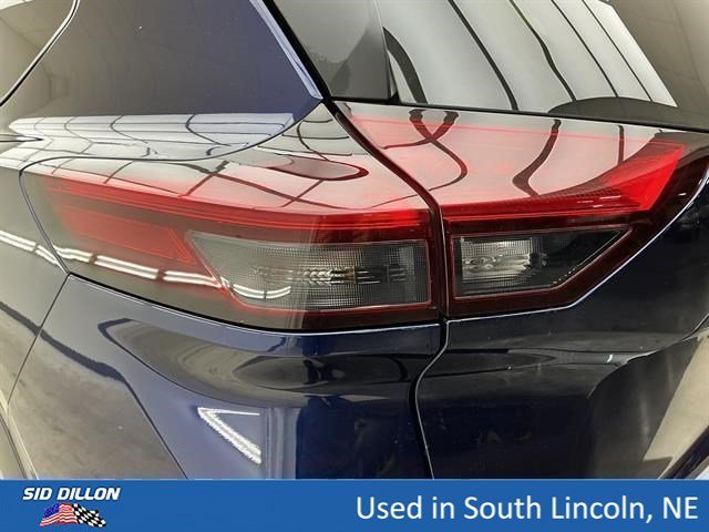 Used 2025 Deep Ocean Blue Pearl Nissan SV image 22