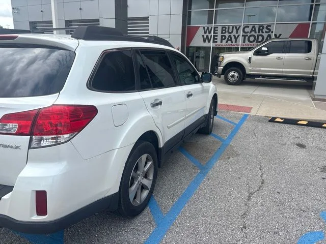 Used 2013 White Subaru 2.5i image 3