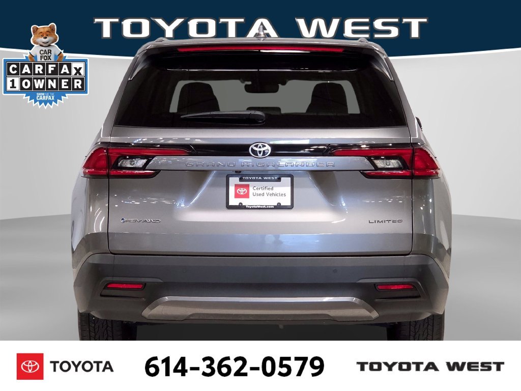 Used 2025  Toyota Limited image 8