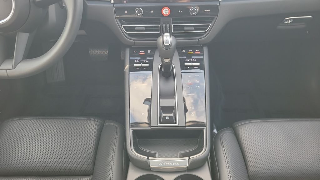 Used 2025  Porsche Base image 14