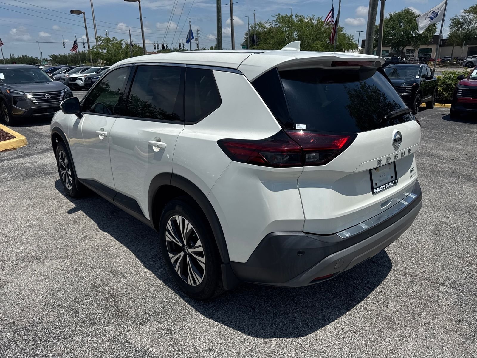 Used 2021 White Nissan SV image 9
