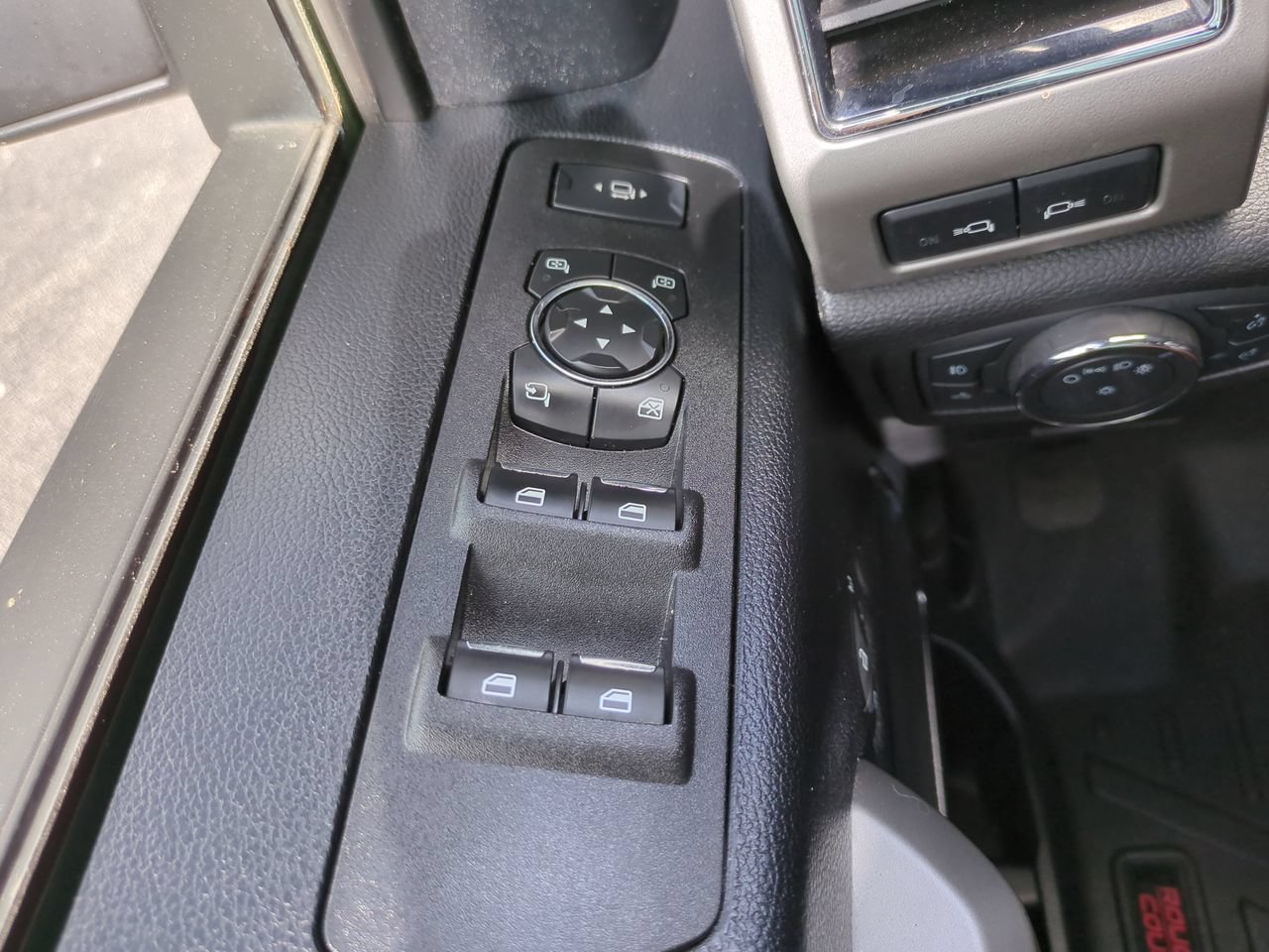 Used 2021  Ford  image 24