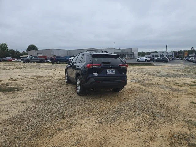 Used 2025  Toyota XLE Premium image 7