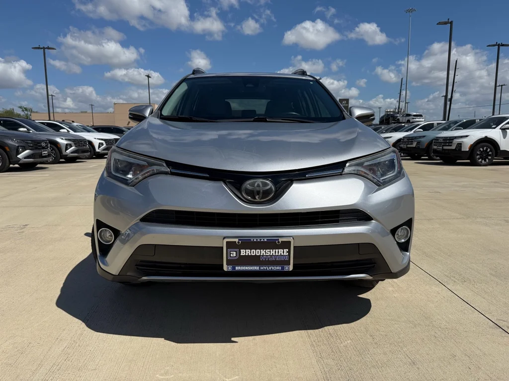Used 2018 Silver Sky Metallic Toyota Limited image 2