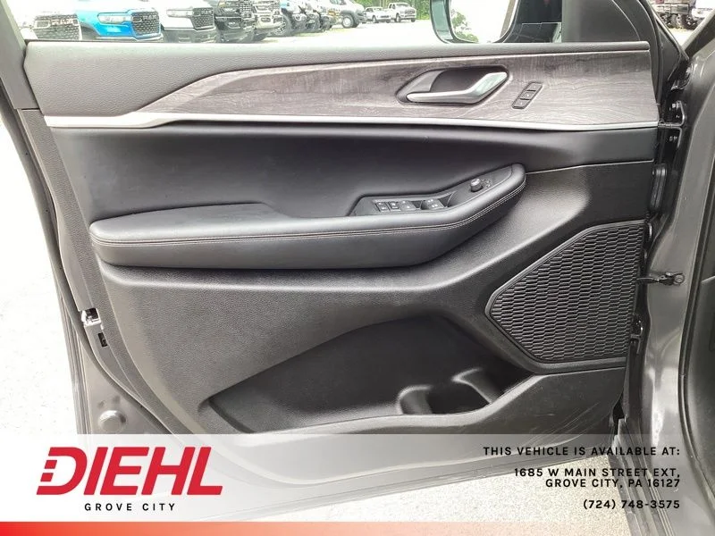 Used 2025 Gray Jeep Limited image 17