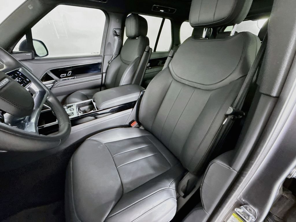 Used 2023 Gray Land Rover SE image 5