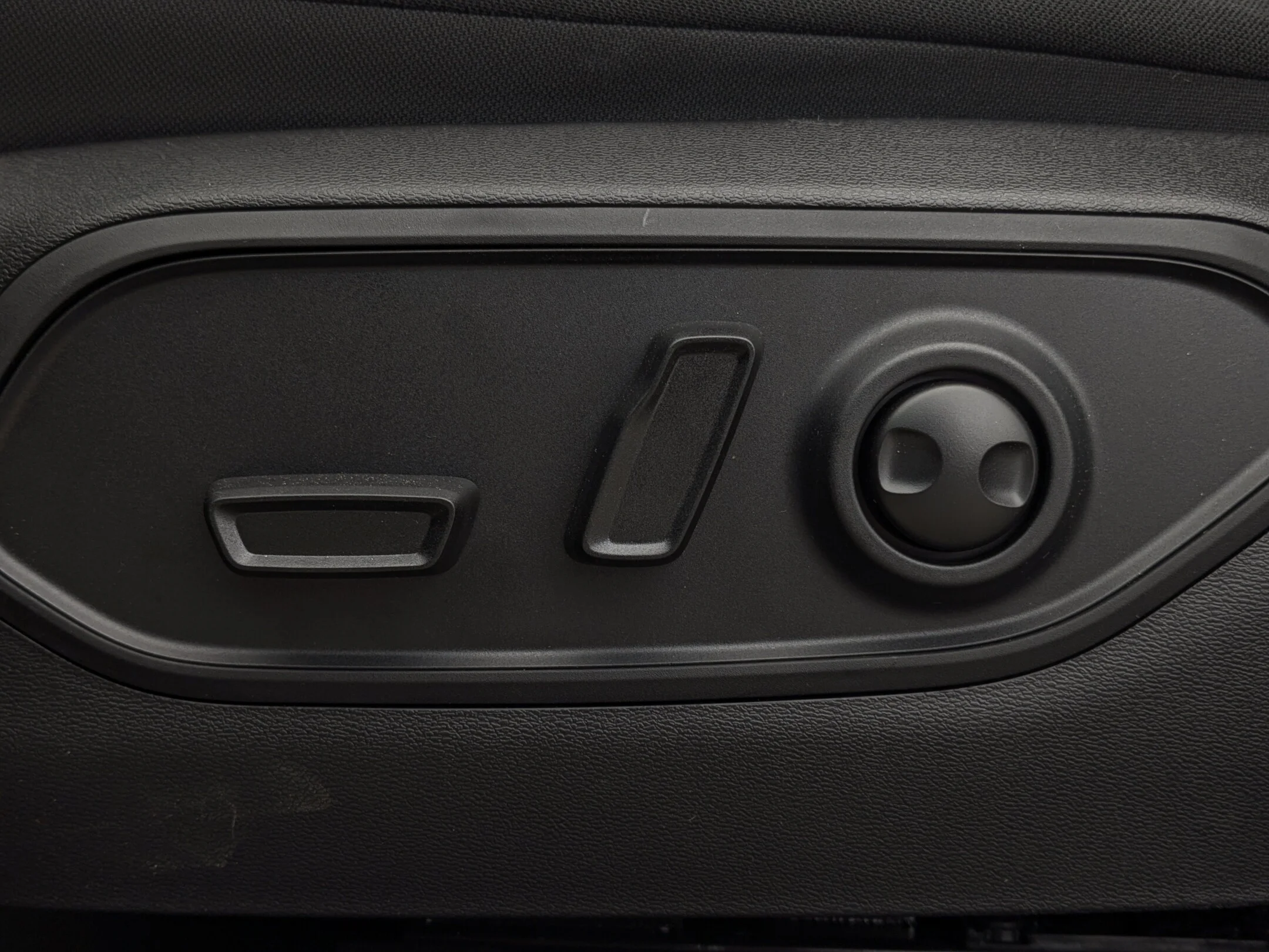 New 2026 41 Jeep Laredo - - Hybrid - Mopar Interior Protection Pkg - Adaptive Cruise - 12.3 Display & More! image 14