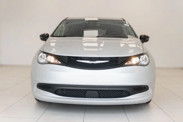 Used 2024 Silver Chrysler LX image 5