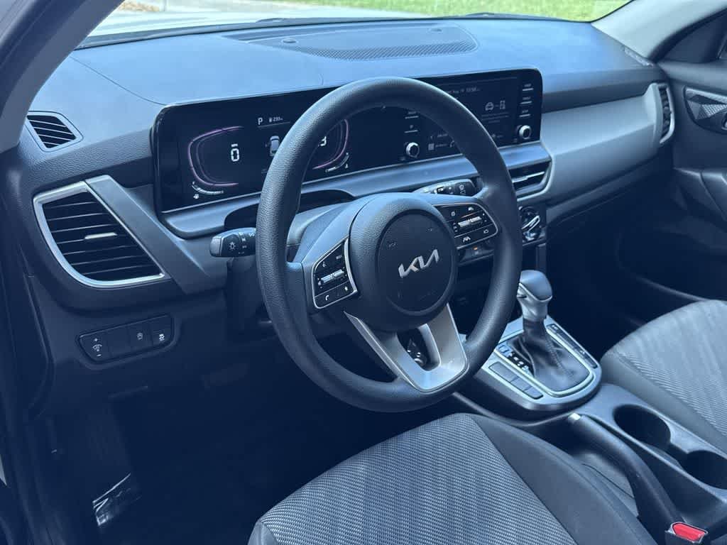 Used 2024 Snow White Pearl Kia LX image 13