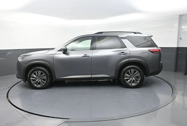 Used 2024 Gray Nissan SV image 4