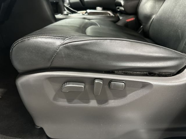 Used 2023 Silver Nissan SL image 18