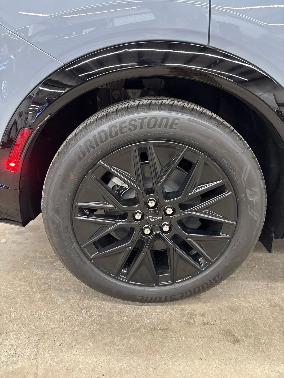 New 2026 Glacier Gray Metallic Tri-coat Ford Premium image 22
