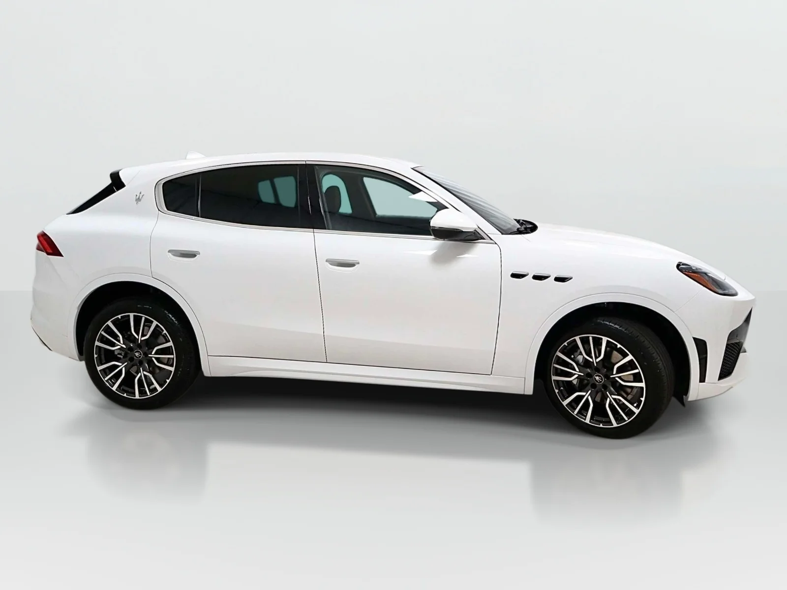 New 2027 Bianco Maserati  image 6