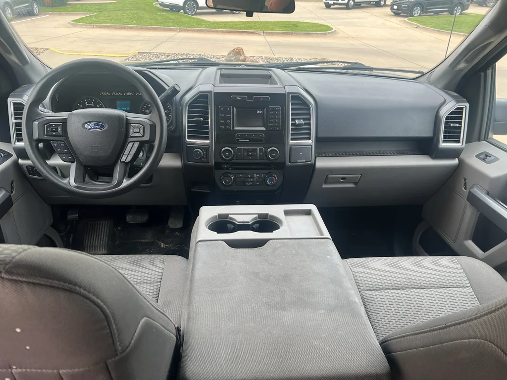 Used 2016 Magnetic Metallic Ford XLT image 2