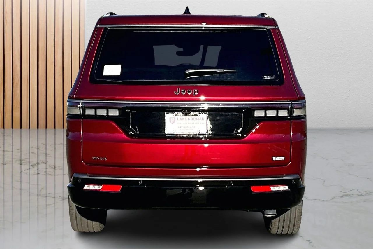 New 2026 Velvet Red Pearl-Coat Exterior Paint Jeep Limited Reserve 29D image 8