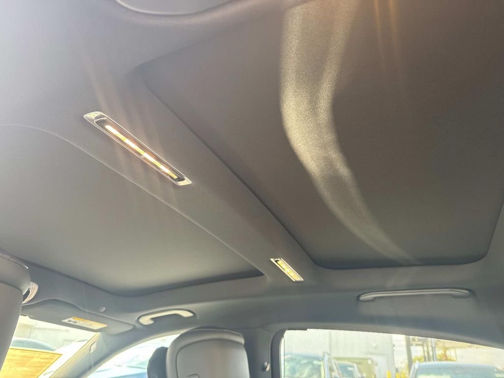 New 2026 MANUFAKTUR Moonlight White Metallic Mercedes-Benz S 580 image 8