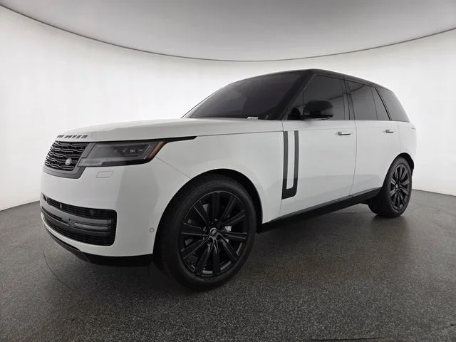Used 2023 White Land Rover SE image 28