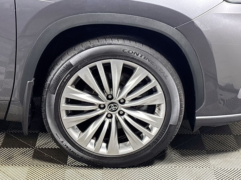 Used 2022 Gray Toyota Platinum image 24