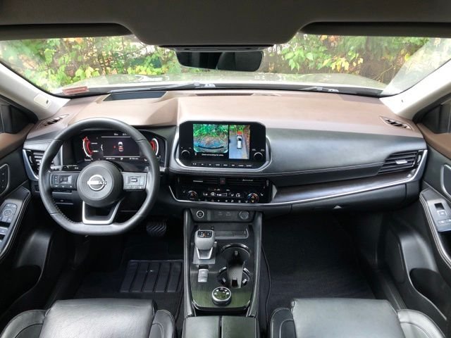 Used 2023 Champagne Silver Metallic Nissan Platinum image 21