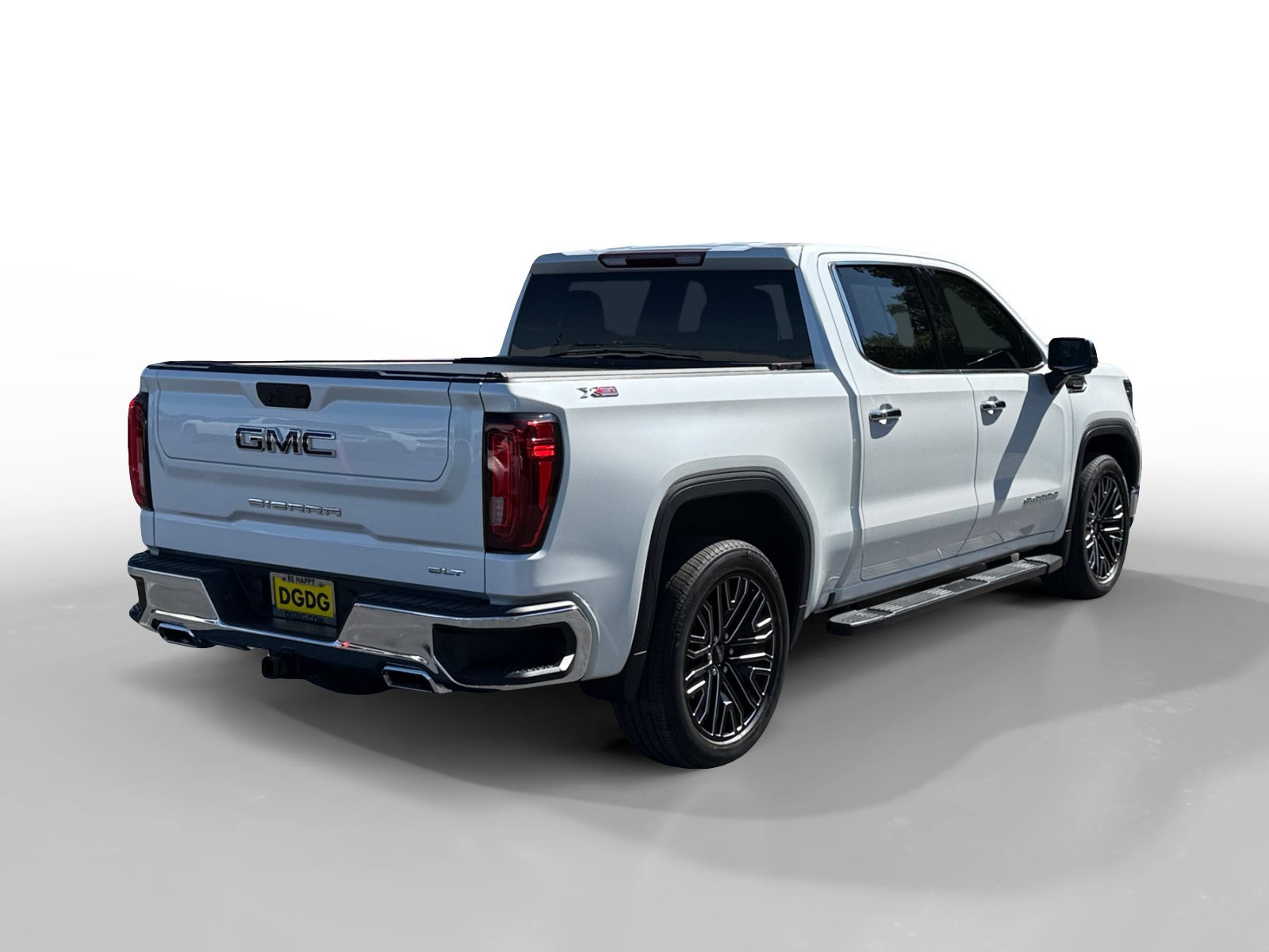 Used 2022 White Frost Tricoat GMC SLT image 5