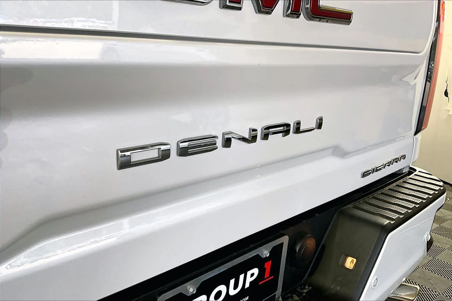Used 2024 White Frost Tricoat GMC Denali image 10
