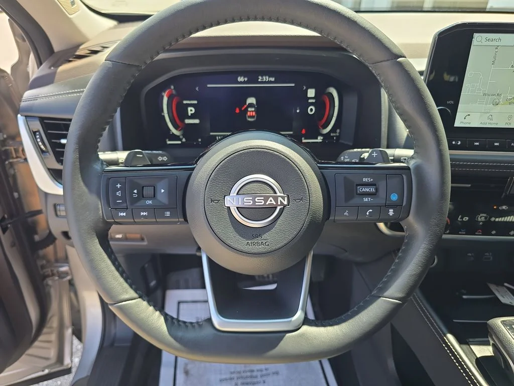 Used 2023 Gold Nissan Platinum image 27
