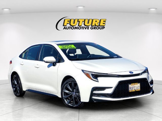 Used 2025 White Toyota SE image 1