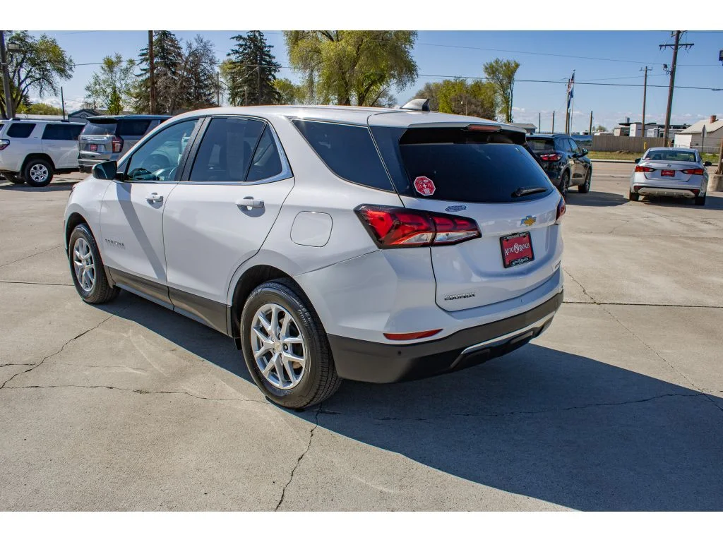 Used 2024 Summit White Chevrolet LT image 6